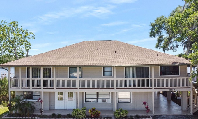 Homosassa House | Water Front Property w/Direct Access to The HOMOSASSA RIVER!