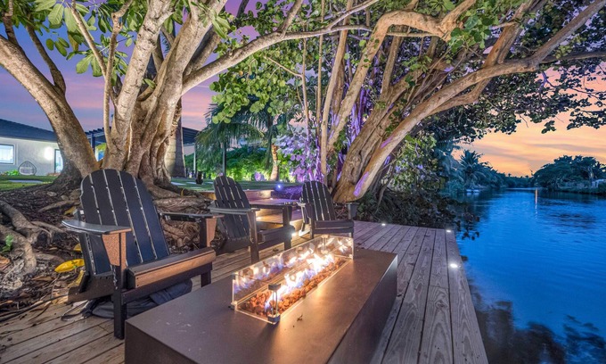 Golden Glades Villa | Water Front Royal Palm Estate-Spa-BKT Court