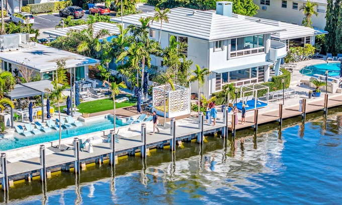 Coral Ridge Villa | Waterfront Compound/2 Heated Pools/SaltAire & Lime Keys