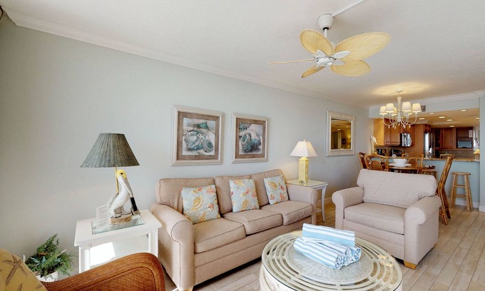 Bradenton Beach Condo | Waterfront condo w/WiFi, furnished balcony and easy beach access