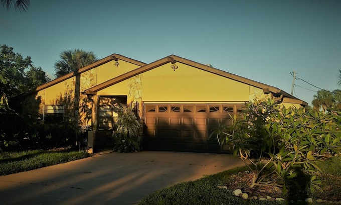 Spring Hill House | Waterfront home on deep water canal