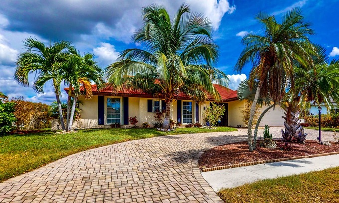 Marco Island House | Waterfront Home with Private Dock & Enclosed Lanai - Near Residence Beach