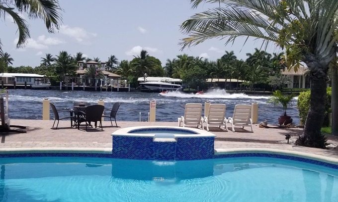 Pompano Beach House | Waterfront Intercostal Family- House, walking distance to the Beach