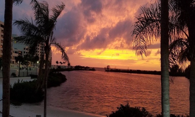 Hudson Condo | Waterfront Oasis for Serenity and Relaxation.