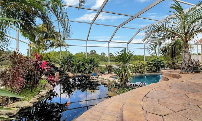 Pine Valley House | Waterview & Pool Estate Sleeps up to 10