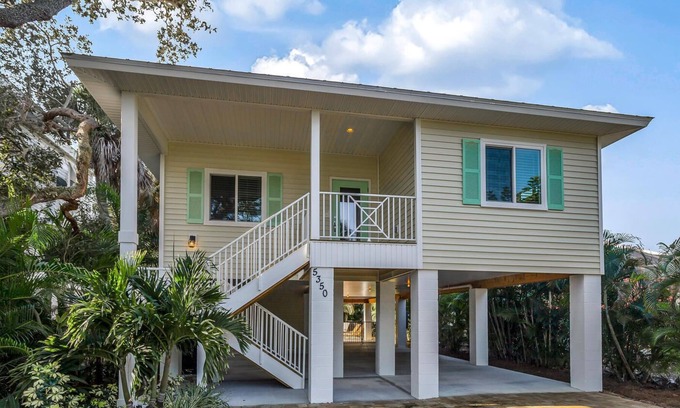 Mid Island House | Welcome to Palmetto Paradise featuring a private pool! - 5350 Palmetto