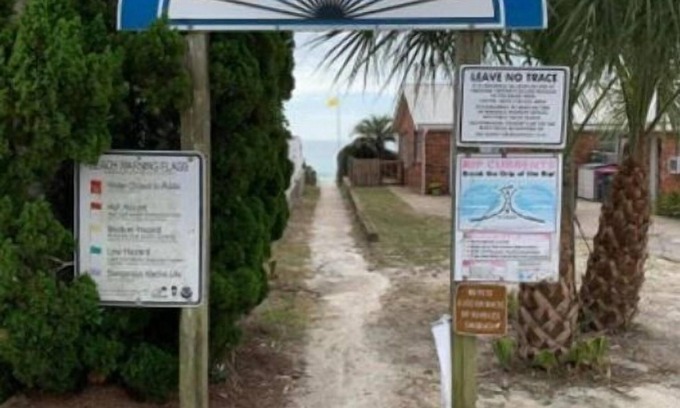 Fort Bay House | Welcome to the Sunshine Shack! Private backyard pool only 2 blocks from beach