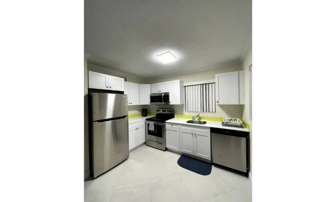Midtown Apartment | Well located cozy apartment MIA4