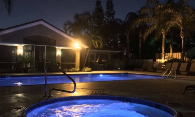 West Palm Beach Condo | Wonderful condo close to outlets and city place!