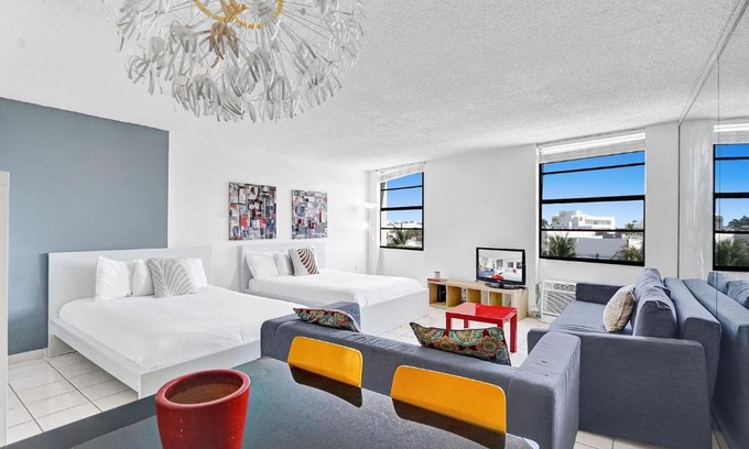 Flamingo/Lummus House | Wow Condo, middle of South Beach, block from Ocean