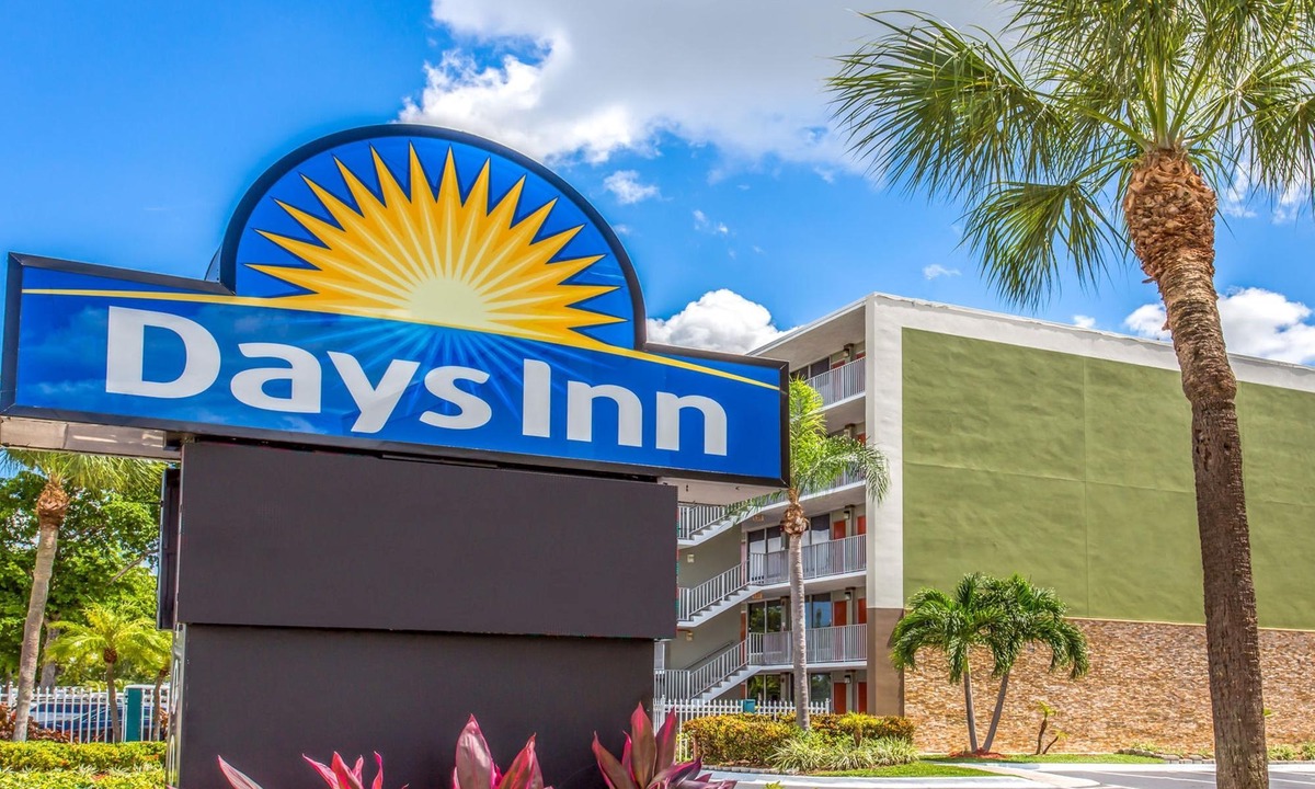Riverside Park Hotel | Days Inn by Wyndham Fort Lauderdale Airport Cruise Port