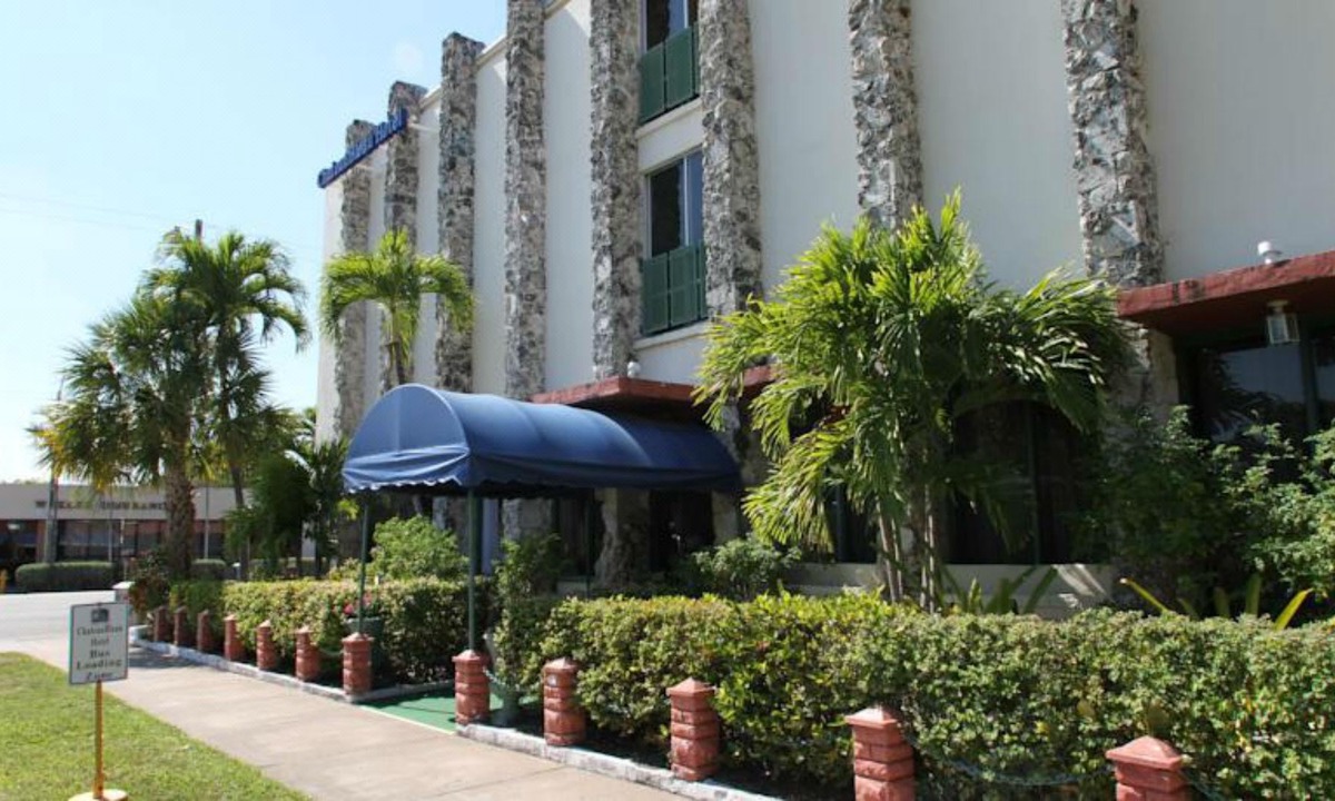 Douglas Hotel | Chateaubleau Hotel