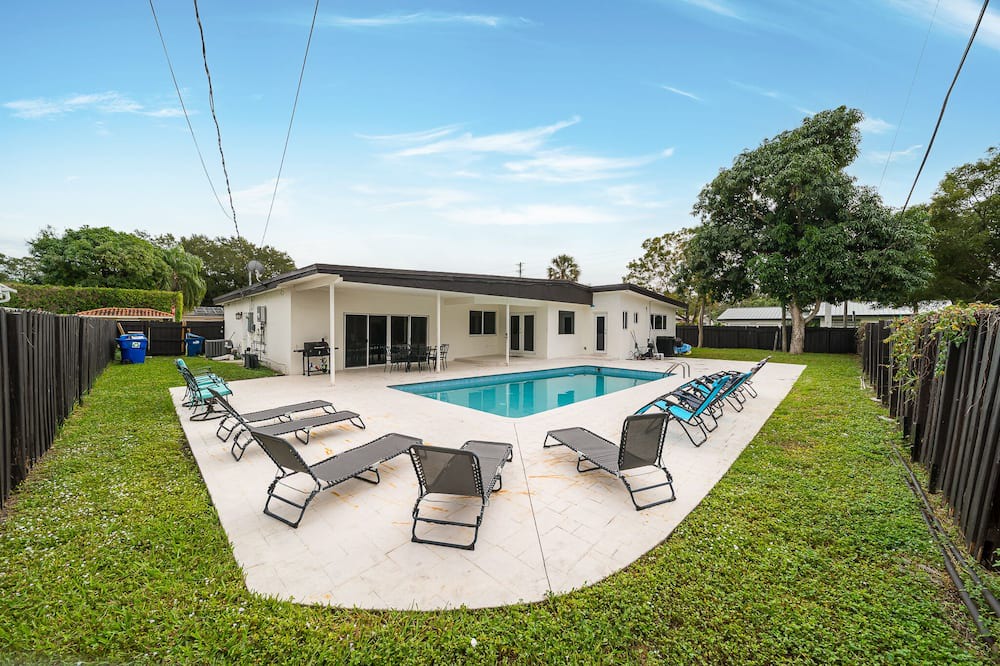 North Miami Beach Villa | Pool Villa 2