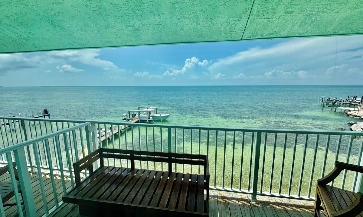 Florida Keys House | Luna Beach House Waterfront Townhouse in the Middle Keys