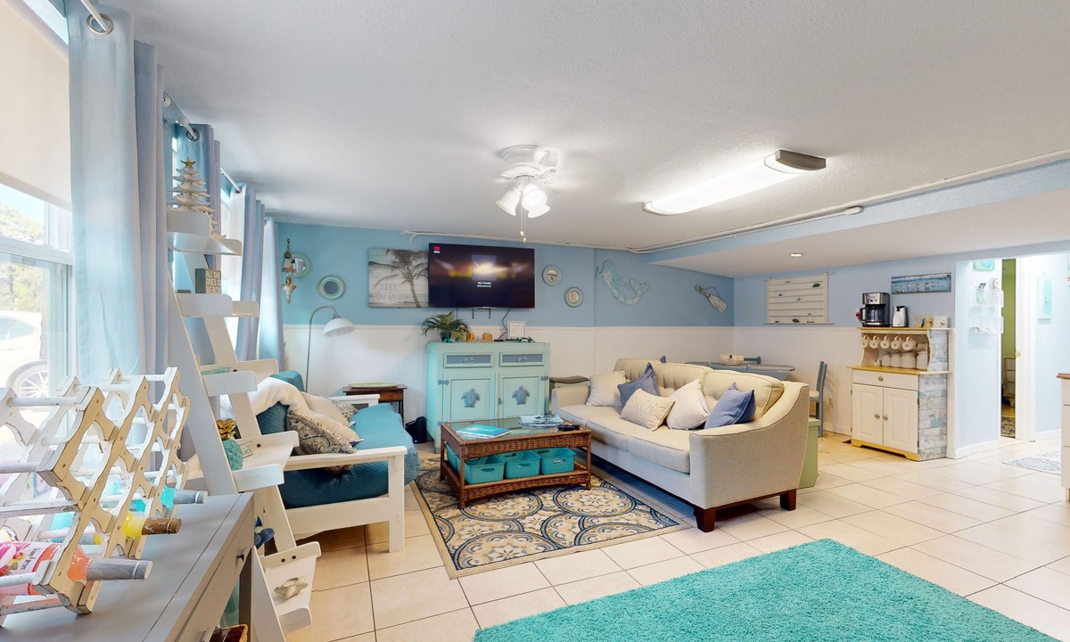 Chassahowitzka House | Cozy coastal home with plenty of space and close to springs