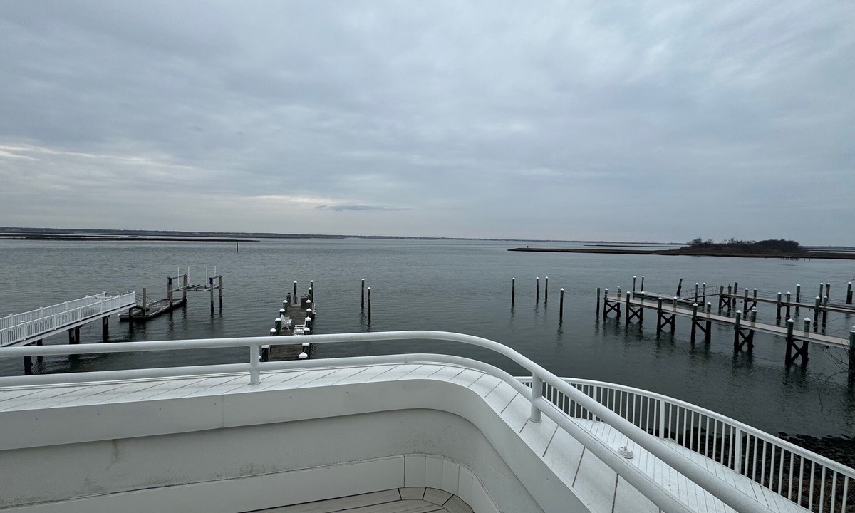 Margate City House | 5 Bed, 3.5 Bath, Bayfront, POOL, boat slip 2 car garage, Pet friendly, sleeps 10