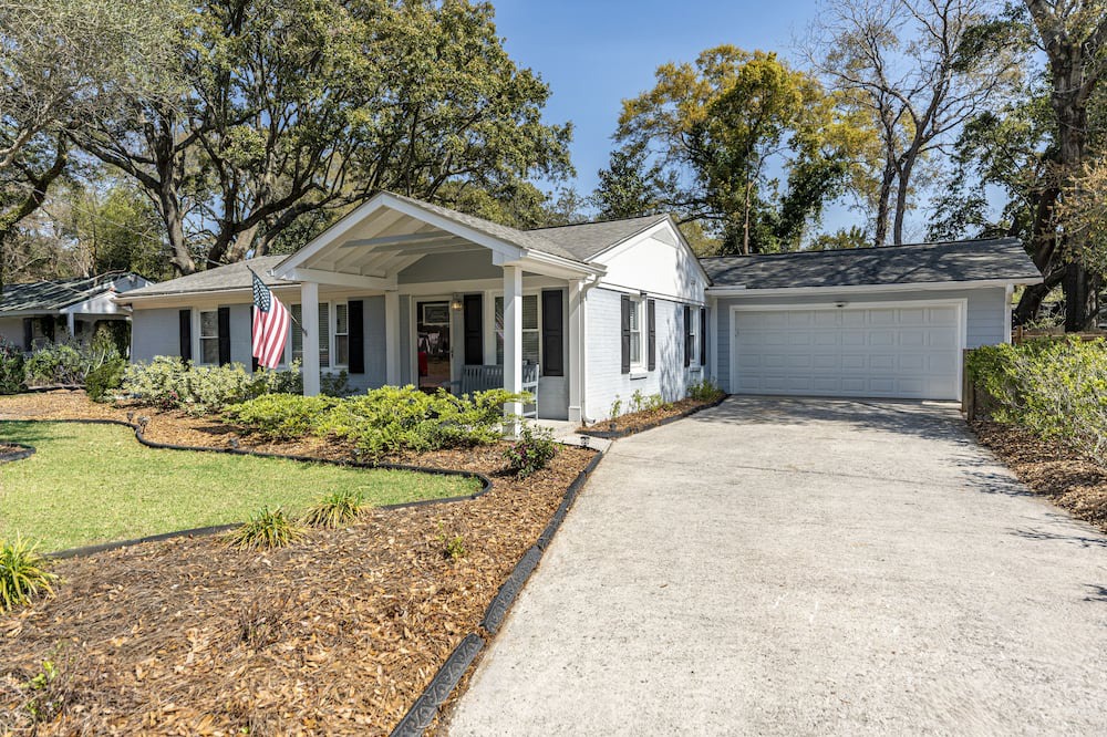 Old Village House | 3 BR with private pool close to beaches