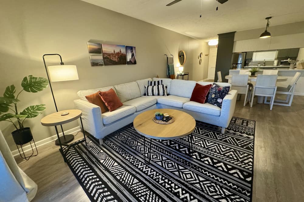 St. Augustine Condo | Cozy condo near everything! Just a short walk away from Historic downtown!