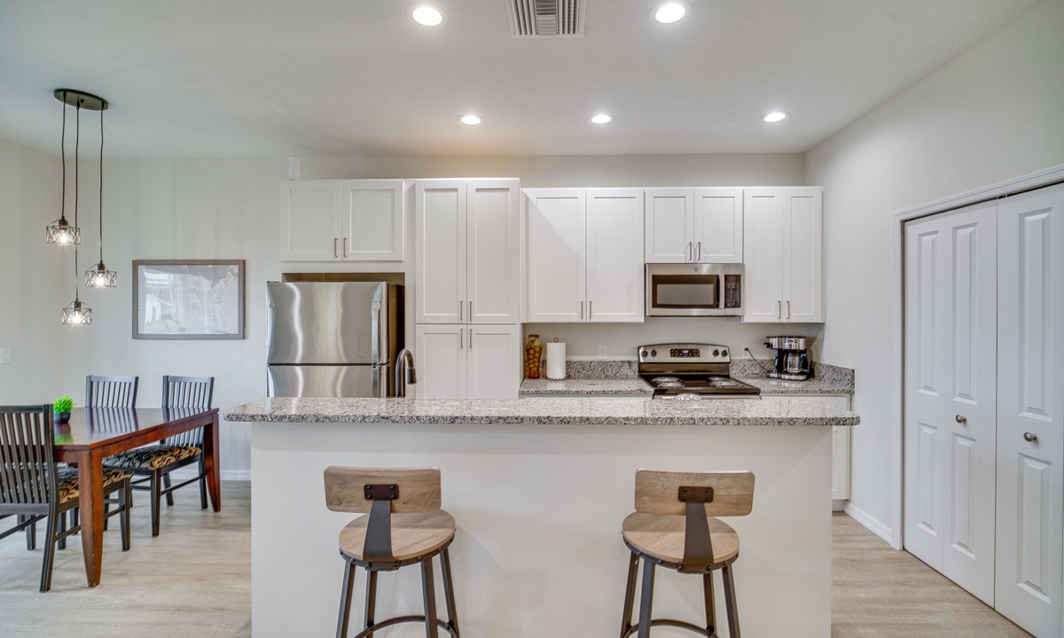 Okeechobee House | Modern Okeechobee Townhome w/ Backyard!