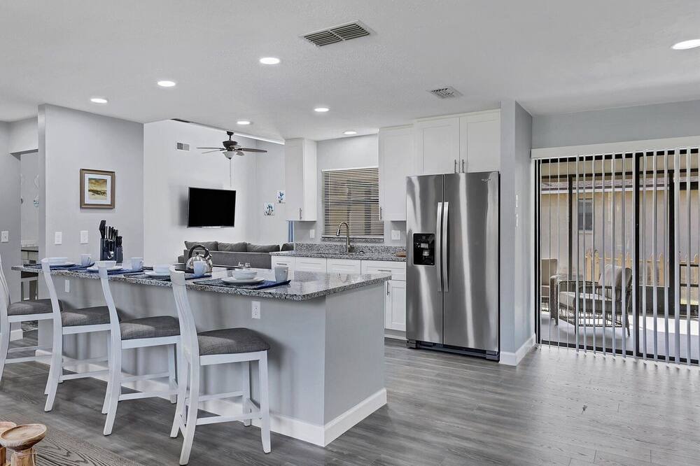 Fruitville Apartment | 3 Bedroom House 728796 by Houzlet