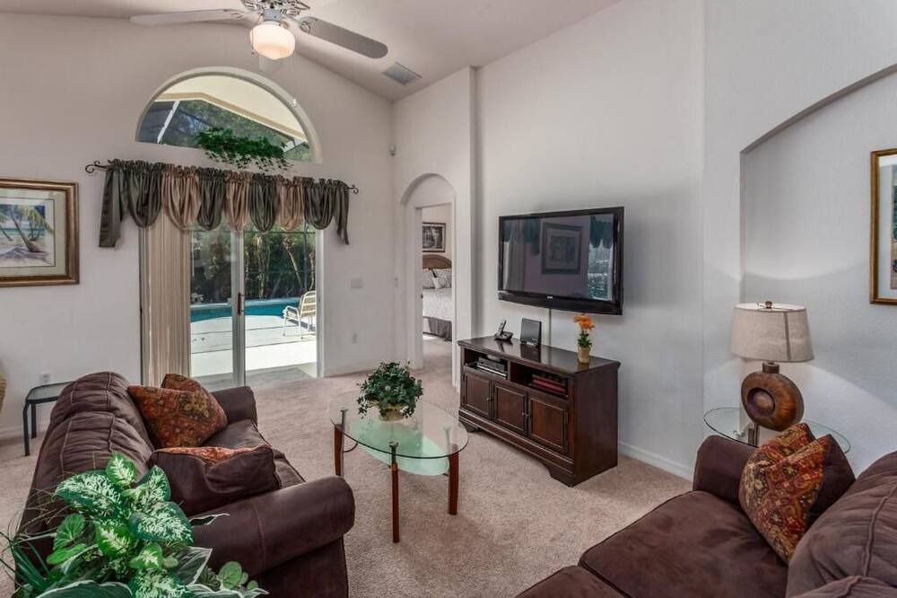 Cumbrian Lakes Apartment | 4 Bedroom House 728668 by Houzlet