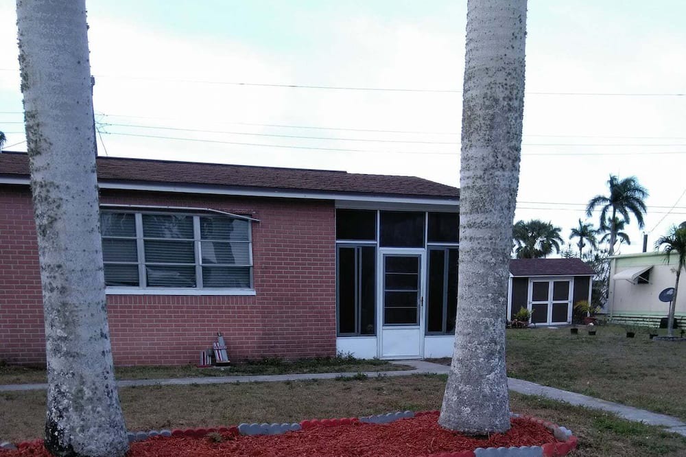 Majestic Palms House | New and gorgeous Timber Creek Beauty near to great attractions. Amenities galore