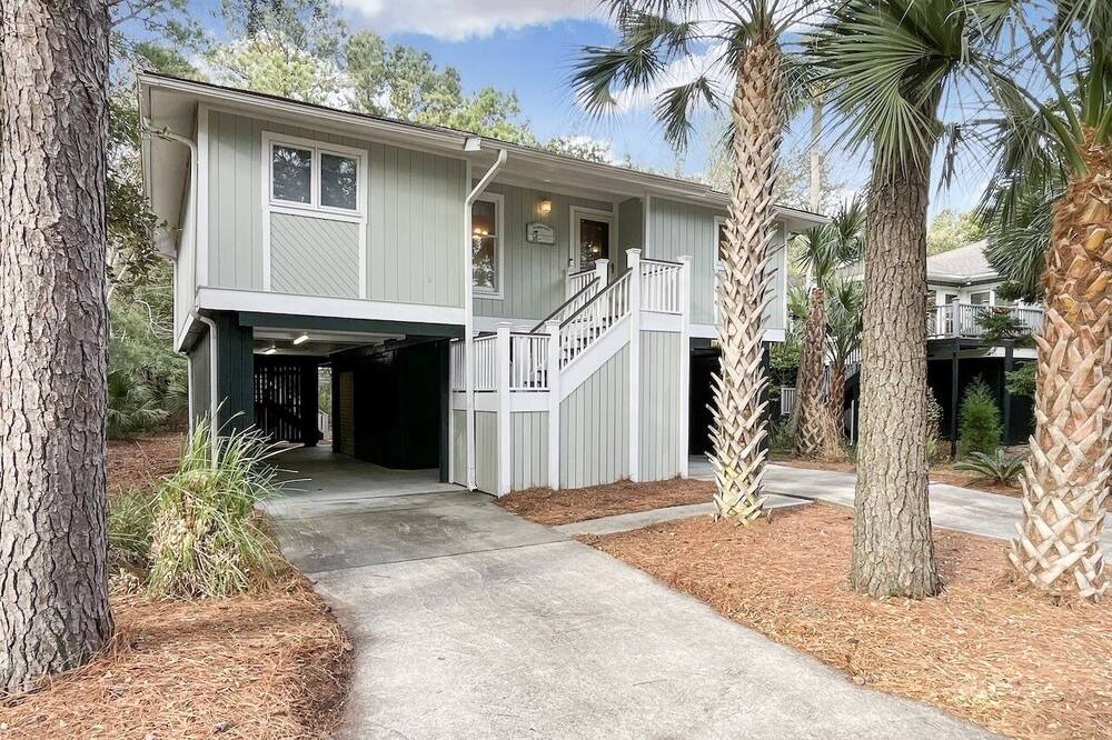 Twin Oaks House | 3 BR House inside Wild Dunes - Close to the Beach