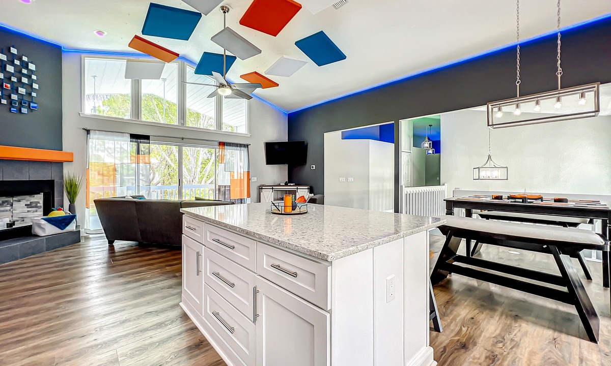 Ozona House | Amenity Paradise! Theater, Game-room, Mini Golf, Outdoor Bowling & Hot Tub!
