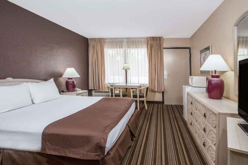 Photo of Bedroom in Plantation Estates