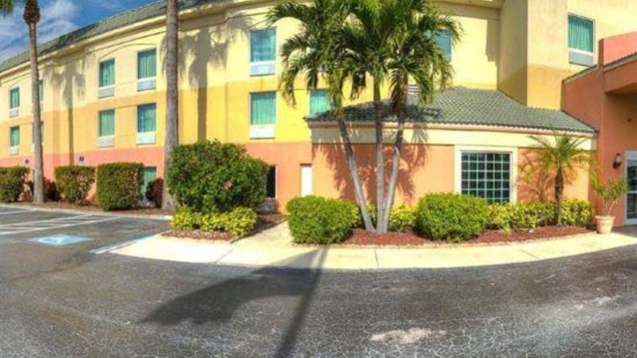 Photo of Buildings in Feather Sound