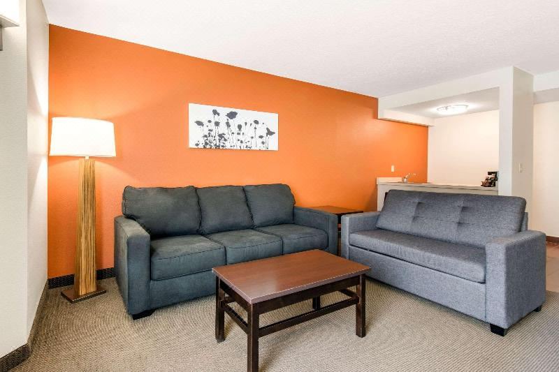 Photo of Livingroom in Feather Sound