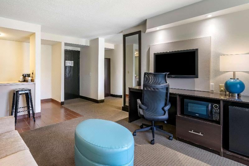 Photo of Livingroom in Feather Sound