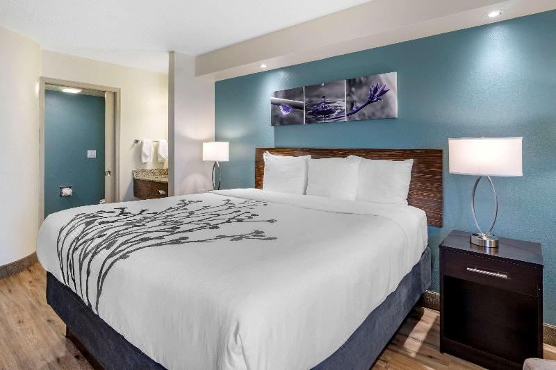 Photo of Bedroom in Feather Sound