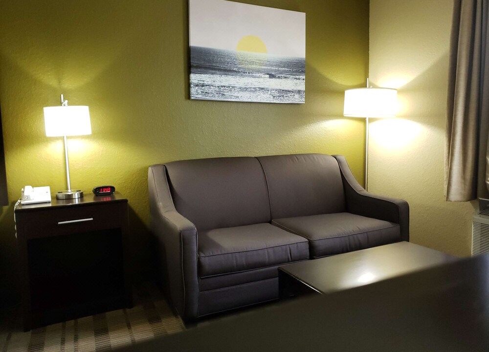 Photo of Livingroom in Edgewater