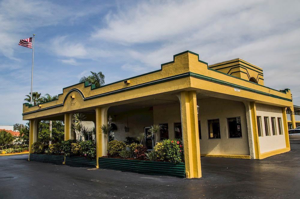 Photo of Buildings in Bayshore Gardens