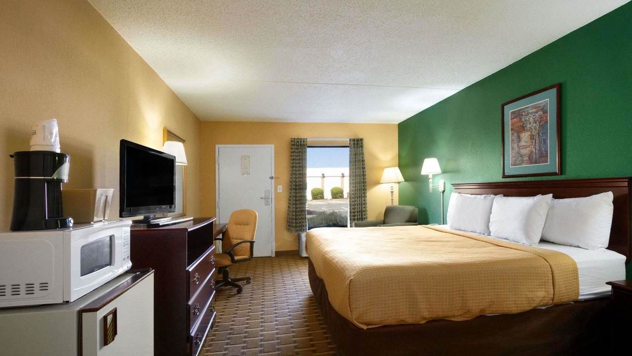 Photo of Bedroom in Duncan