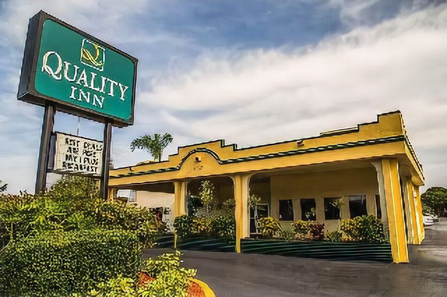 Photo of Buildings in Bayshore Gardens