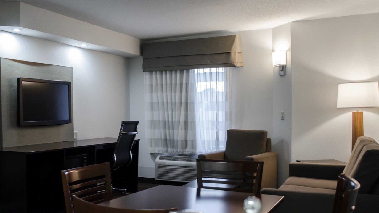 Photo of Livingroom in Feather Sound