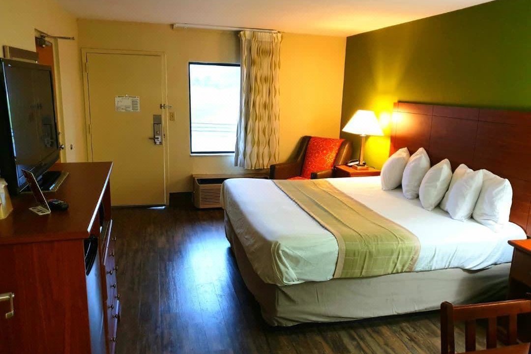 Photo of Bedroom in Lookout Valley Neighborhood Association