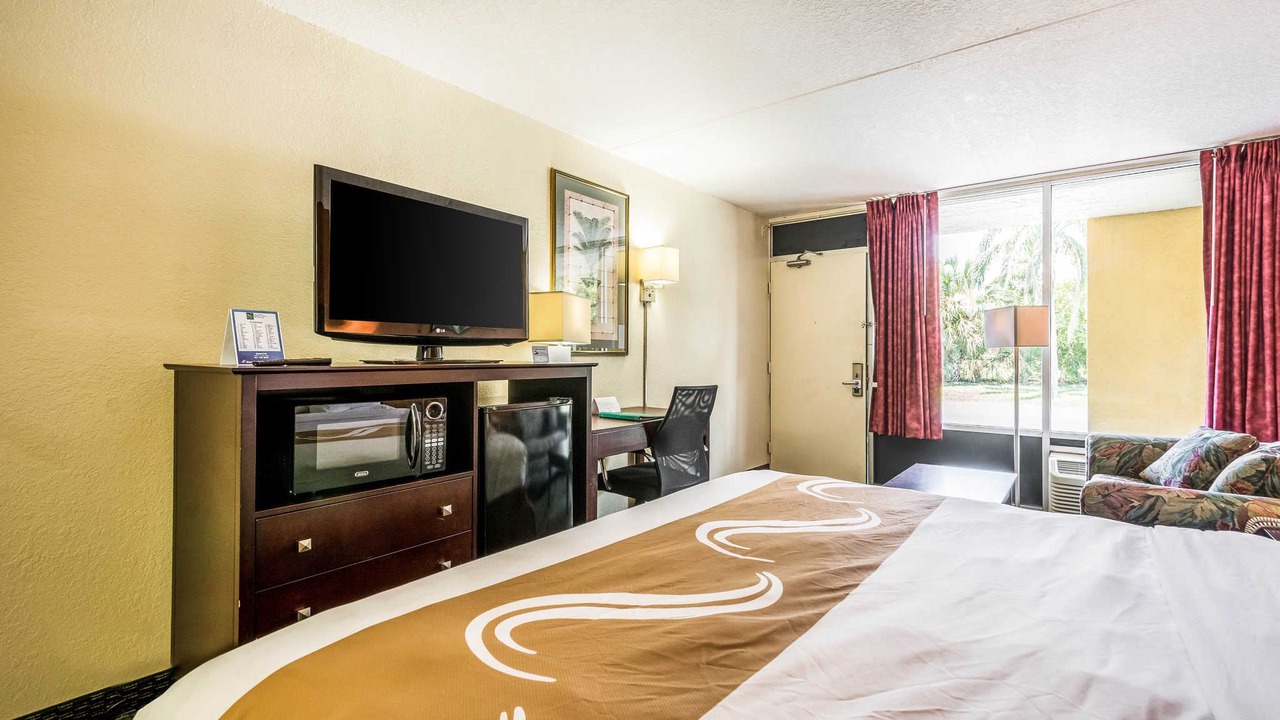 Photo of Bedroom in Bayshore Gardens