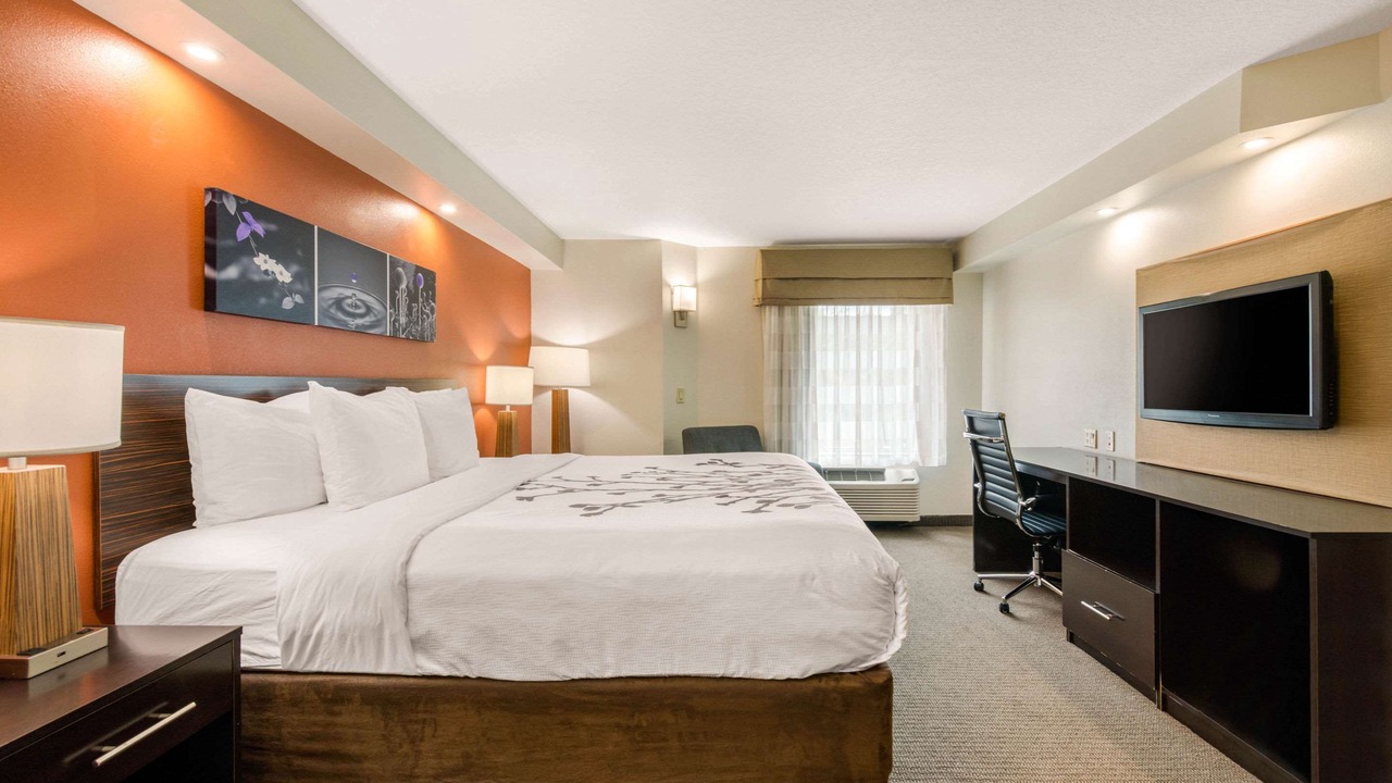 Photo of Bedroom in Feather Sound