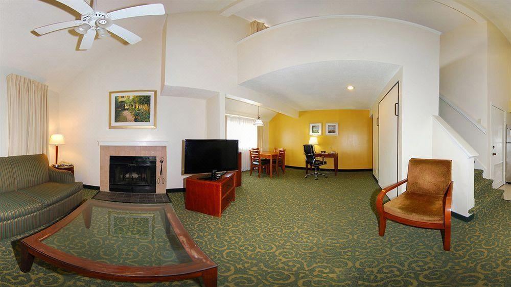Photo of Livingroom in Ferry Pass
