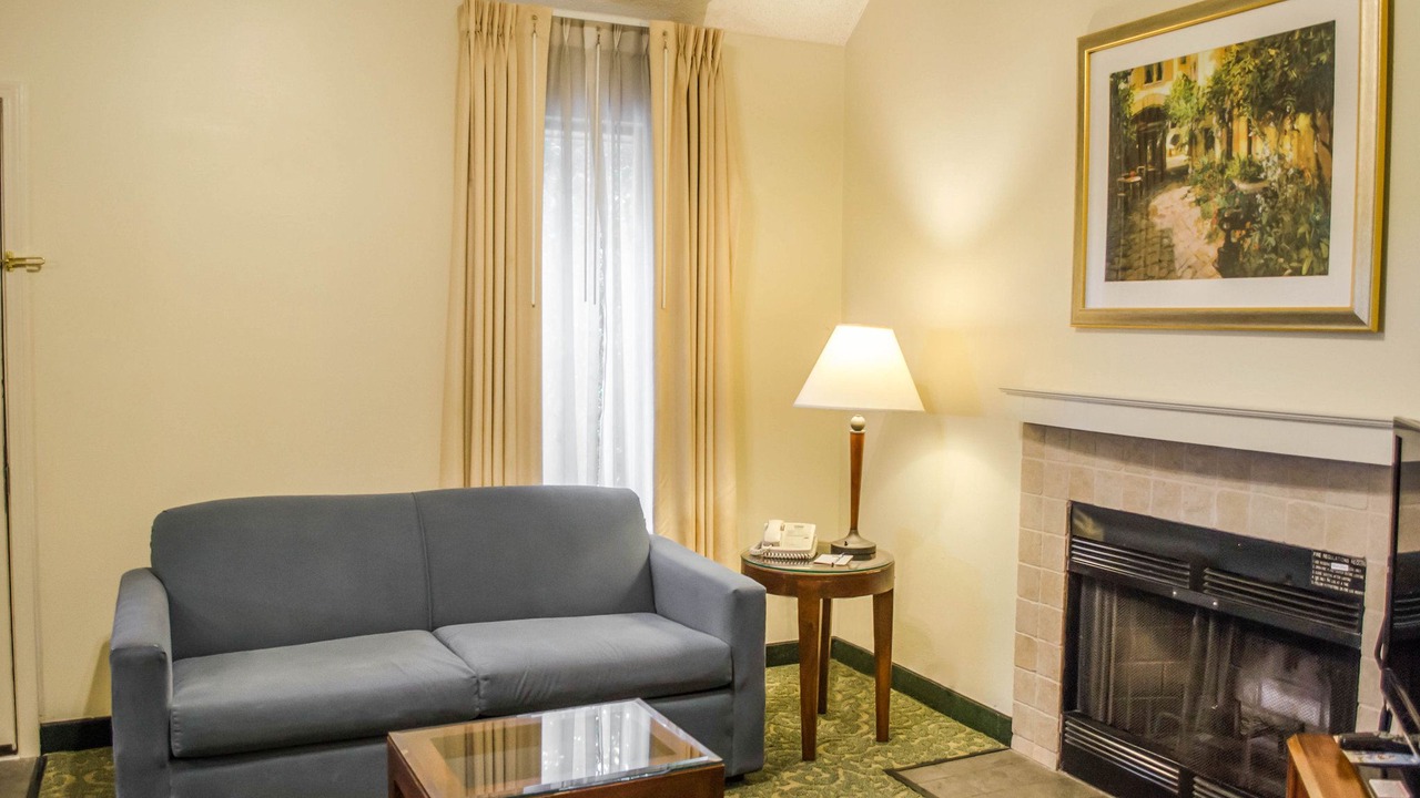 Photo of Livingroom in Ferry Pass