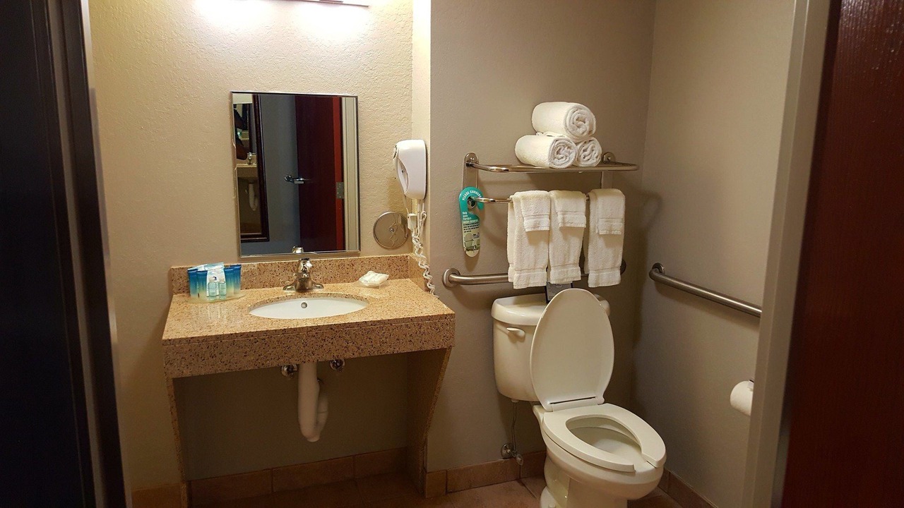 Photo of Bathroom in Auburndale