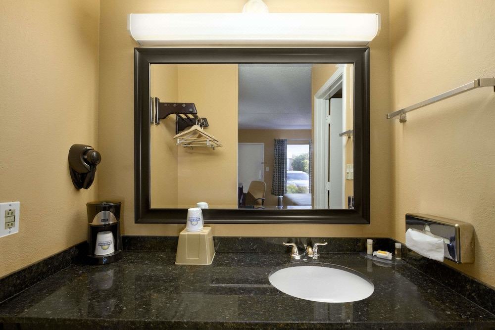 Photo of Bathroom in Duncan