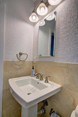 Photo of Bathroom in Hendricks and Venice Isles
