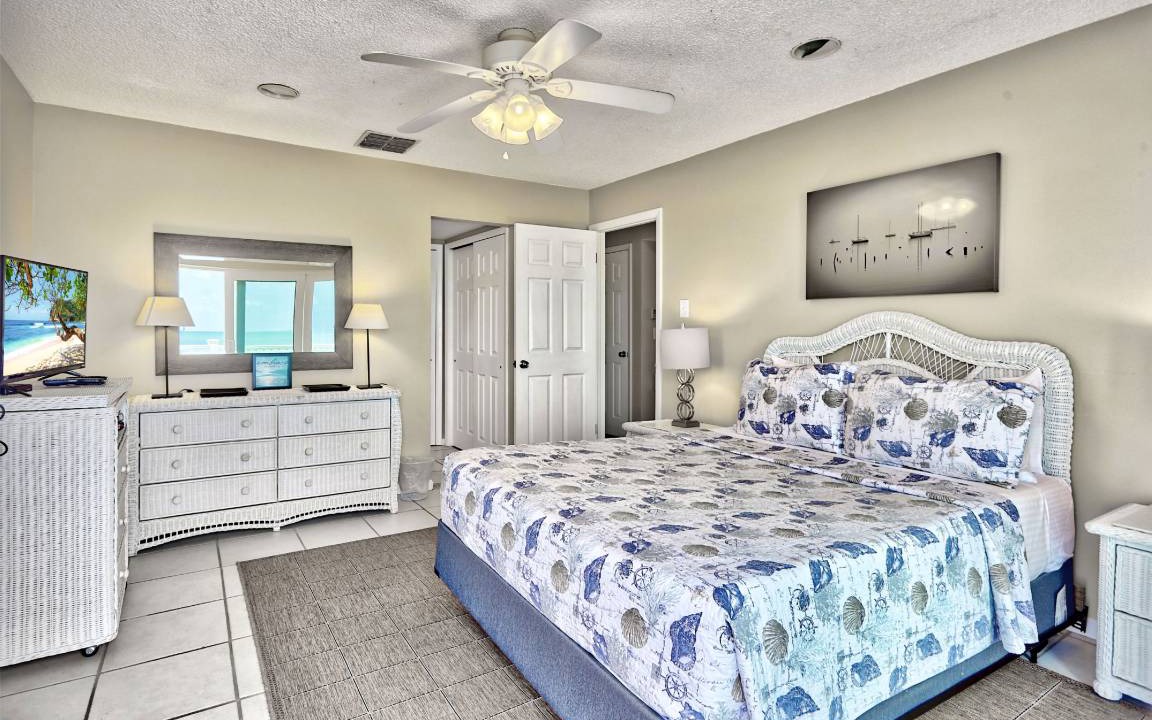 Photo of Bedroom in Treasure Island