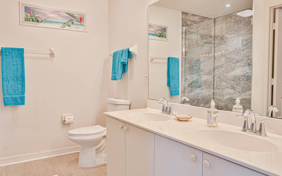 Photo of Bathroom in Vanderbilt Beach