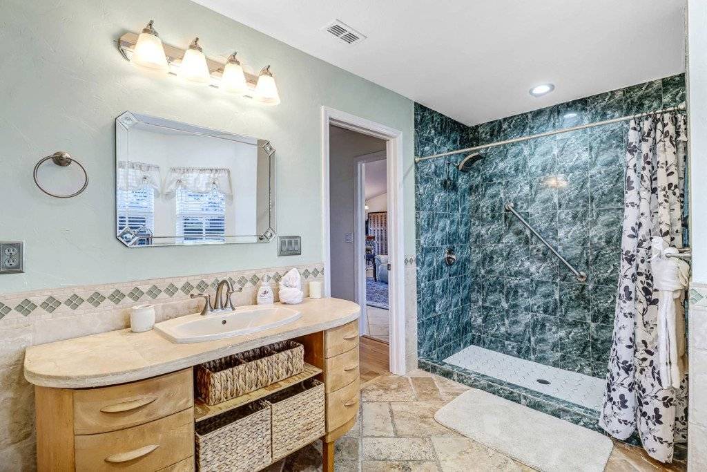 Photo of Bathroom in Mariner