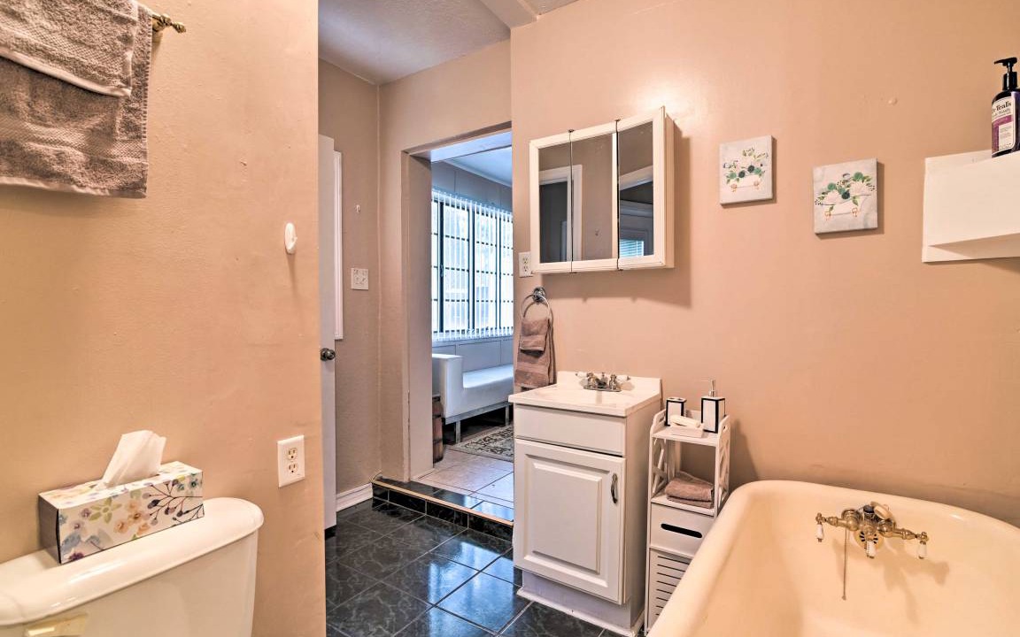 Photo of Bathroom in Auburndale